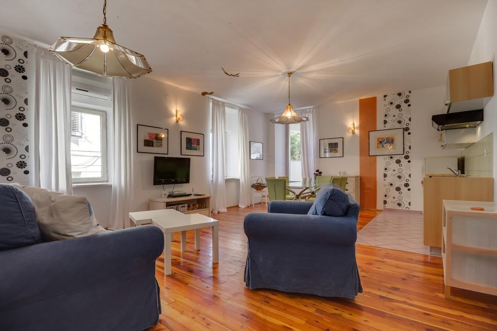 Apartments Mandarina Mali Lošinj Стая снимка