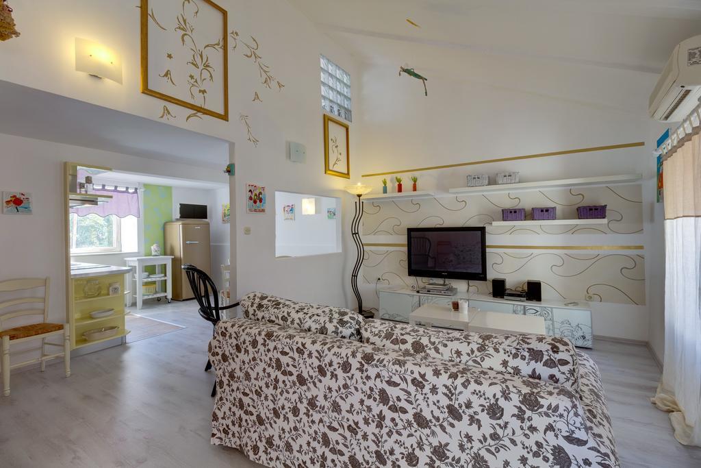 Apartments Mandarina Mali Lošinj Екстериор снимка