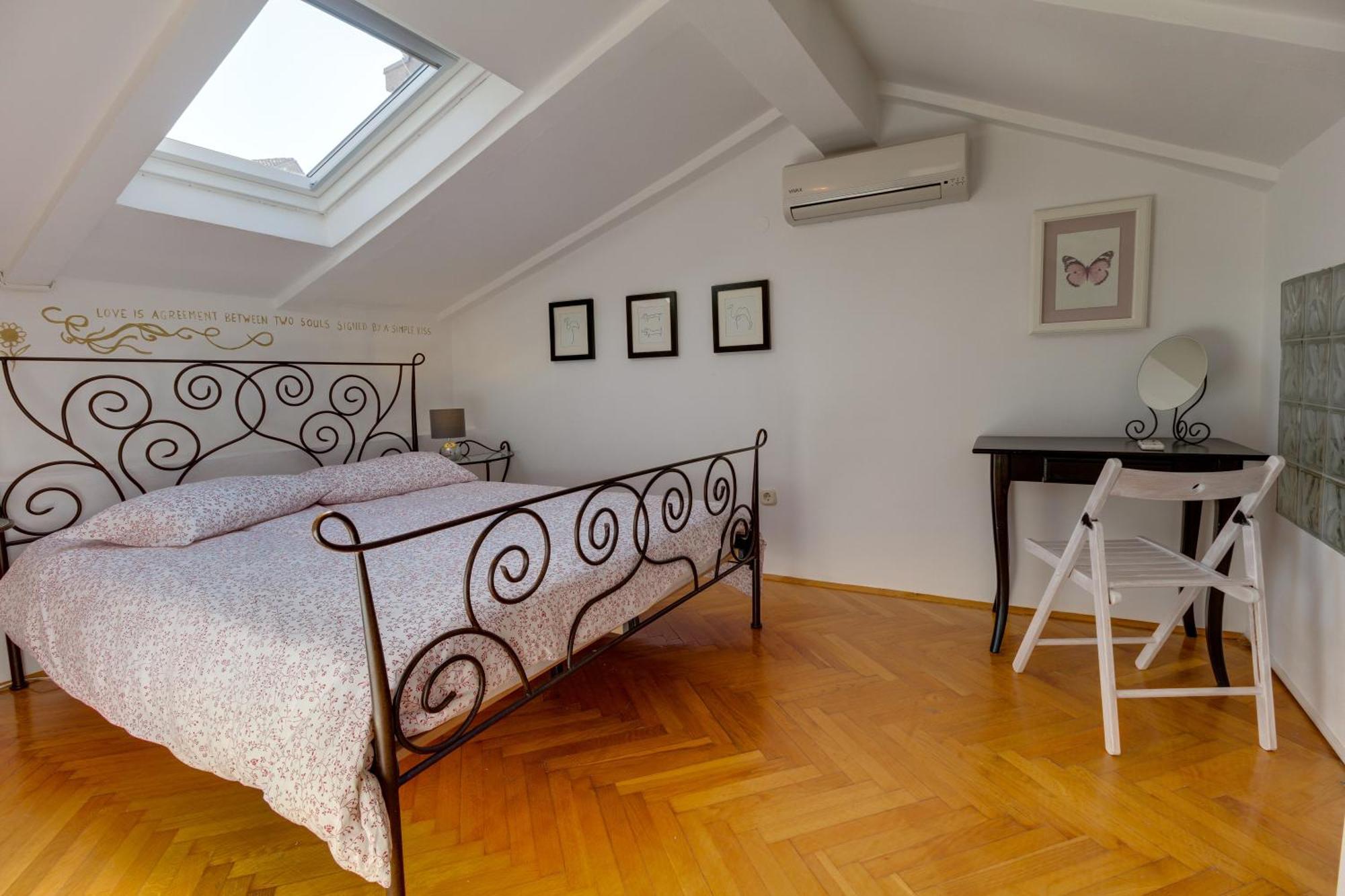 Apartments Mandarina Mali Lošinj Стая снимка