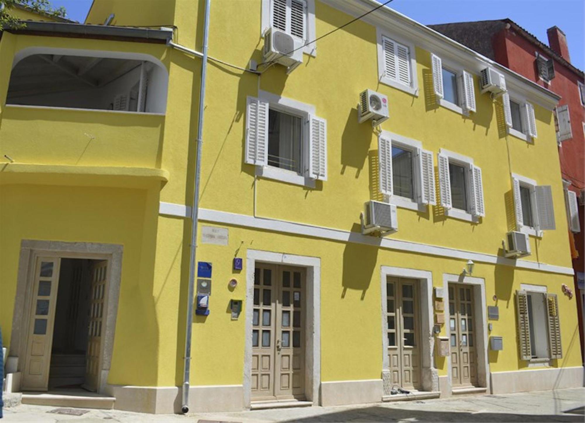 Apartments Mandarina Mali Lošinj Стая снимка