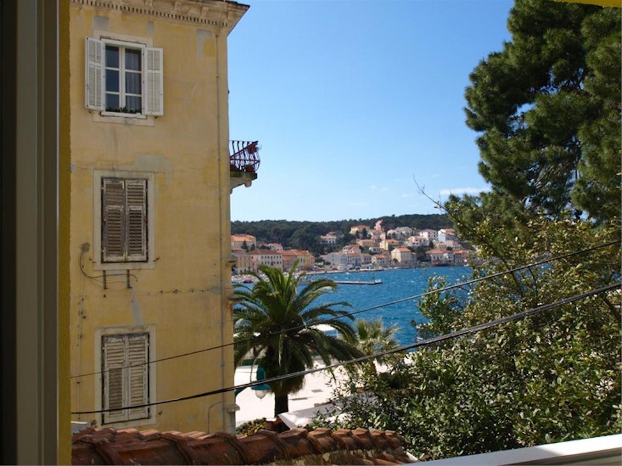 Apartments Mandarina Mali Lošinj Стая снимка